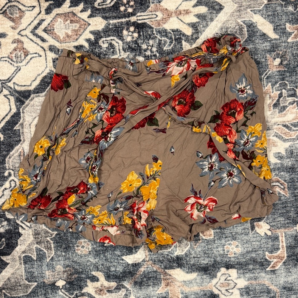 S | Flowy Floral Print Shorts